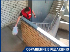Грязный поступок сотрудника «Красное и белое» сняла камера в Воронеже