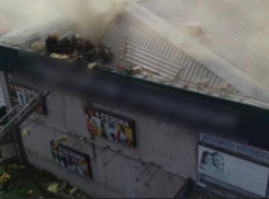 Опубликовано видео тушения сильного пожара в воронежском супермаркете