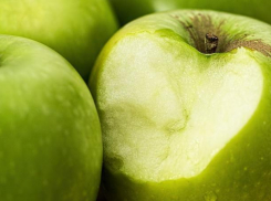 На Воронежском рынке Россельхознадзор нашел потенциально опасные яблоки