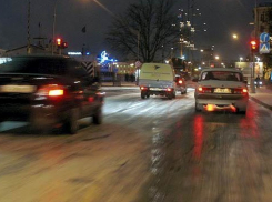 В Воронежской области из-за холодного дождя и снега на дорогах гололед
