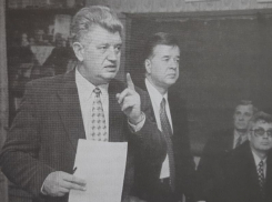 Неистовым рвачеством внебюджетных денег занялись воронежские чиновники перед дефолтом 1998 года