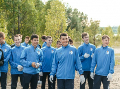 Росприроднадзор расчистил воронежский пляж вместе с футболистами «Факела» 