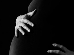 Беременную женщину в Воронежской области изнасиловали пятеро парней