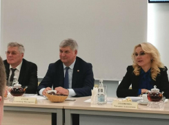 Губернатор Гусев даст воронежцам 200 тысяч за второго ребенка