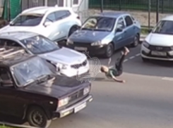 Мальчик попал под колеса авто, убегая от собаки в Воронеже 