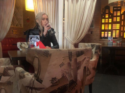 Мать Драконов заметили с бокалом вина в воронежском ресторане