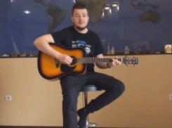 О плюсах и минусах самоизоляции спел комик из Воронежа 