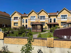  Блогер сообщила о падении забора после пролёта самолёта под Воронежем