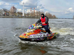 Сезон гидроциклов с размахом открыли у Адмиралтейской площади Воронежа