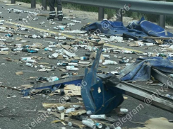 Сотни дезодорантов раскидало по трассе: огромная пробка скопилась из-за ДТП на М-4 «Дон»