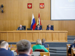 Опоздание Нетёсова и массовый прогул депутатов: хорошая погода плохо повлияла на областную Думу