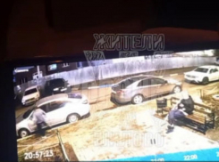 “Девушка с характером” атаковала в стиле кун-фу автомобиль в Воронеже