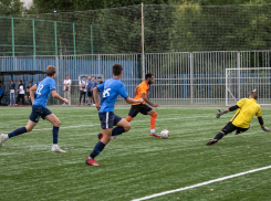 «Чайка» стартовала с победы в чемпионате города по футболу