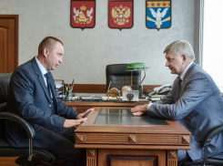 Вице-премьер Честикин пострадал от фирменного стиля губернатора Гусева