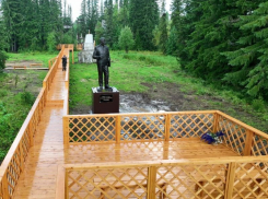 Бывший мэр Воронежа помог с установкой памятника Сталину в Сибири