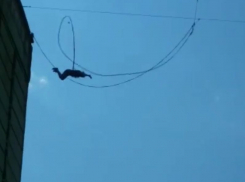 Пугающие прыжки с высокого элеватора показала воронежская дизайнер