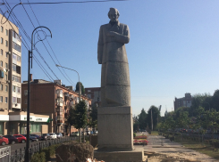 Памятник Алексею Кольцову установили в Воронеже со второго раза