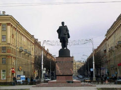 В Воронеже памятники Черняховскому и Пятницкому приобретут новый вид