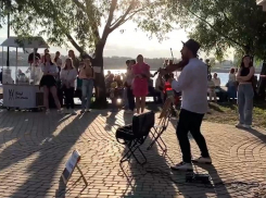 Лирический закат: упоительный вечер устроил в парке воронежский скрипач