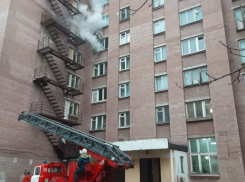 В Воронеже утром вспыхнуло студенческое общежитие