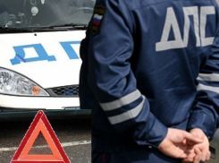 В Воронеже иномарка опрокинулась в кювет: водитель погиб