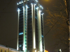 В Воронеже возле «Галереи Чижова» разгуливал подозрительный молодой человек