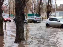 Ну что, поплыли: улица «ушла под воду» в Воронеже