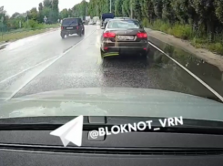 Бескультурный поступок воронежских водителей попал на видео