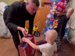 Что подарили детям на Новый год воронежские чиновники? 