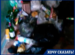 Жители воронежской многоэтажки задыхаются от вони в подъезде