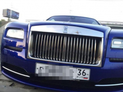 Самый мощный Rolls-Royce за 20 млн рублей заметили в Воронеже
