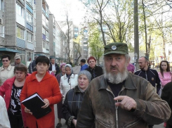 Собственники домов на Артамонова в Воронеже вышли на пикет против строительства двух 17-этажек