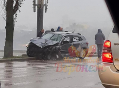 Трехкилометровая пробка образовалась из-за массового ДТП на мосту в Воронеже