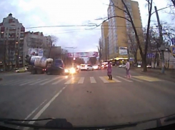 В Воронеже на перекрестке Беговой столкнулись две иномарки