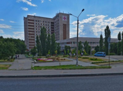 Жительница Воронежа пожаловалась на то, что ее мать с переломом позвоночника выгнали из больницы ради ковидников