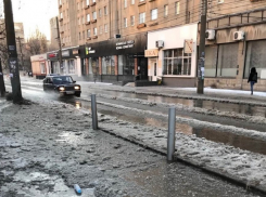 Дороги в Воронеже ушли под воду и превращаются в каток