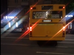 Бегство маршрутчика от пассажиров сняли после салюта в Воронеже