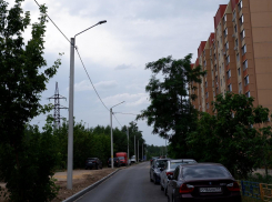 Спустя 10 лет в крупный воронежский микрорайон провели освещение 