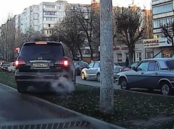 Воронежца на Infinity с блатными номерами наказали по видео в интернете