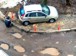 Обложили и выгнали: воронежцы устроили самосуд над автохамом во дворе