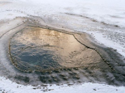 На воронежском водохранилище тает лед