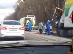 Дикую пробку на М-4 из-за разгромленных фур сняли на видео