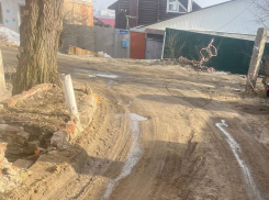 «Когда-то здесь был асфальт»: улицу в центре Воронежа завалило песком