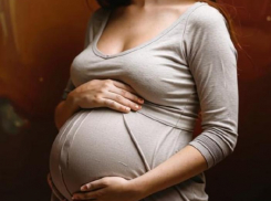 Беременным школьницам и студенткам начнут платить по 100 тысяч в Воронежской области