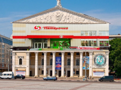 Пятерочку надстроили умельцы над театром оперы и балета в Воронеже