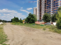 Дорога из прошлого века около современного ЖК возмутила общественников в Воронеже