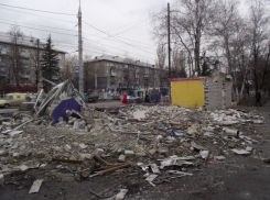 В Воронеже коммунальщики «разбомбили» остановку проспект Труда (ФОТО)