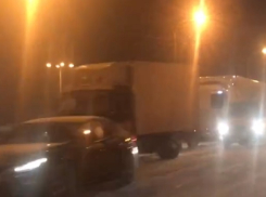 Парализованное движение из-за фур в Воронеже попало на видео