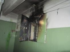 В Воронеже из-за замыкания проводки загорелись электрощиты на пяти этажах многоэтажки