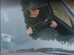  Бесстрашный стопхам снял противостояние с женщиной на авто в Воронеже 